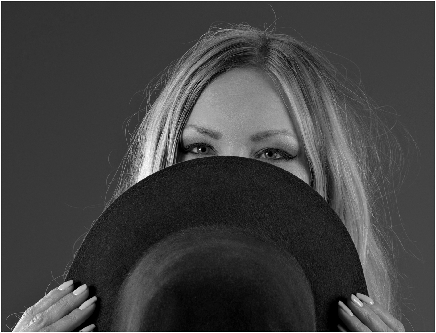 Behind the hat (Leena-Maija Lindqvist)