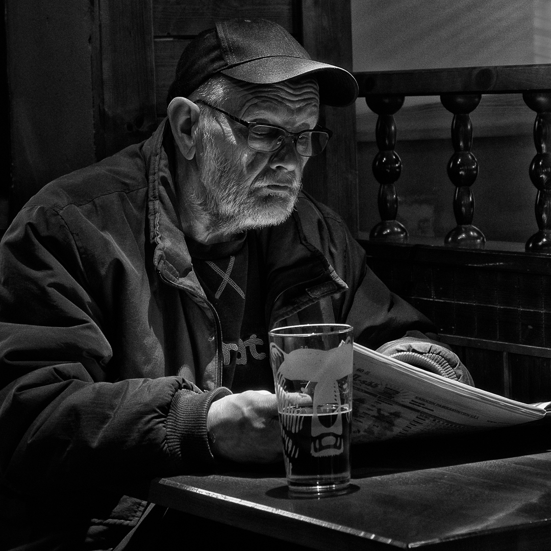 Old man in Banana pub (Roald Synnevåg)