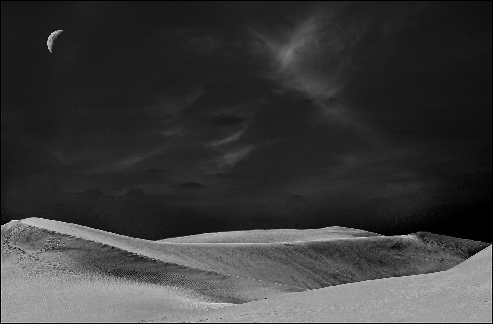 Cresent over the dune (Erik Holmgaard)