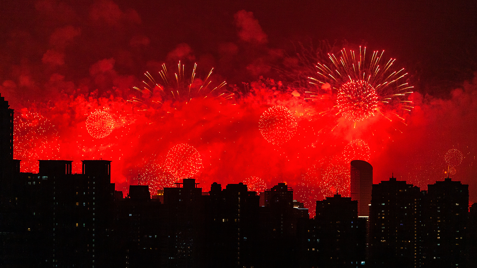Fireworks over the city of Shanghai, China (Asbjørn M Olsen)